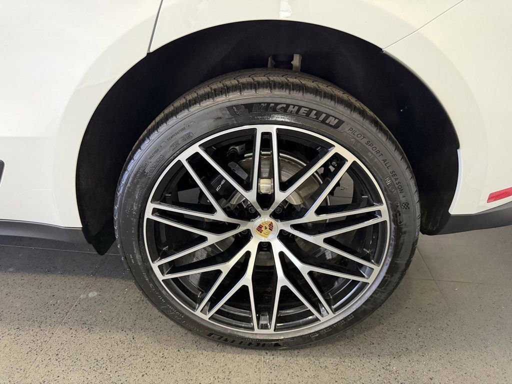 New 2026 Porsche Macan AWD/4WD image 11
