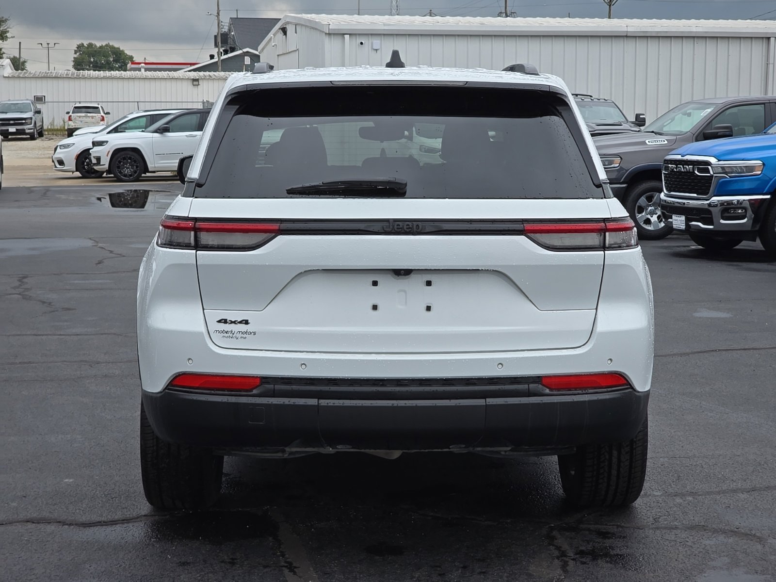 Used 2023 Jeep Grand Cherokee Altitude AWD/4WD image 62