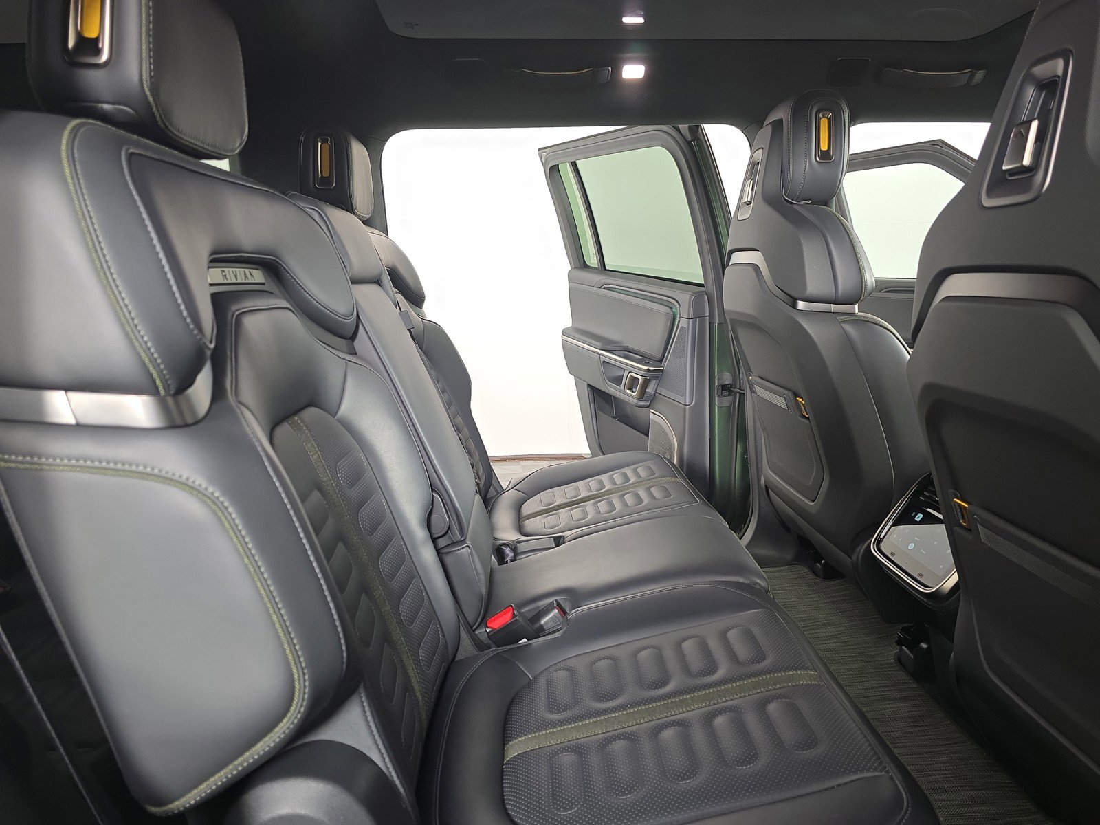 Used 2024 Rivian R1S Adventure AWD/4WD image 23