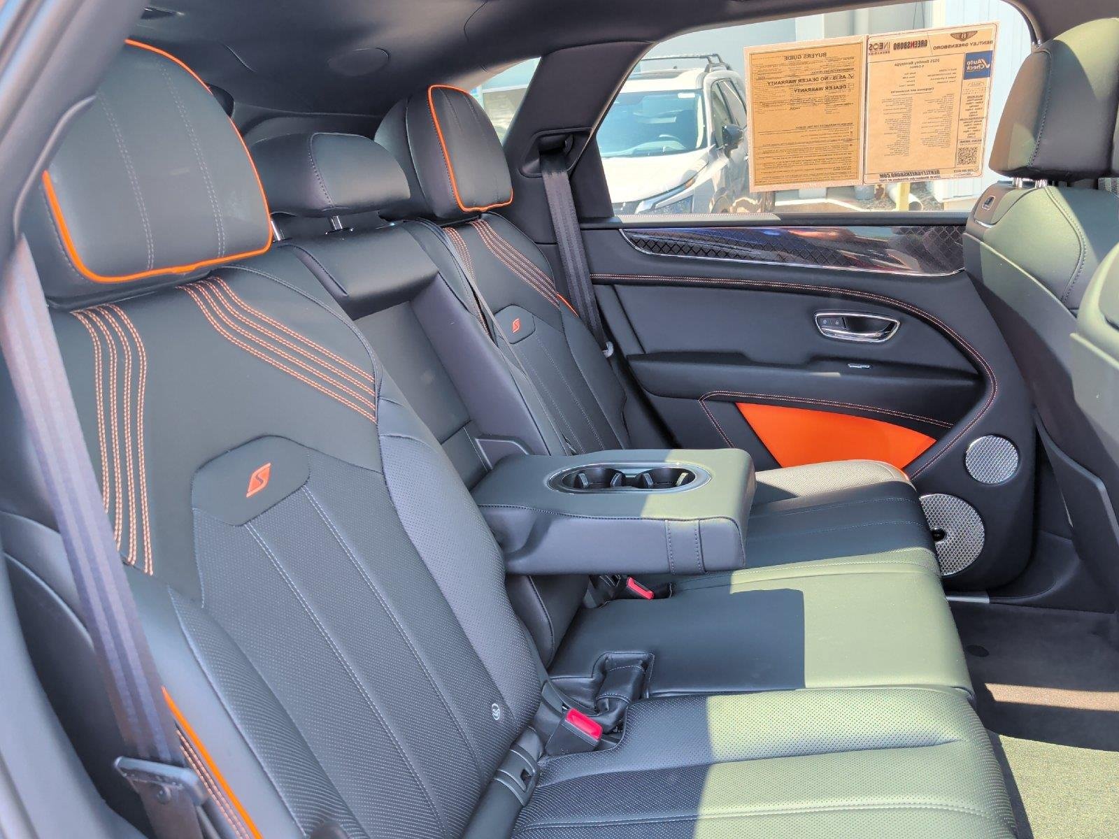 Used 2025 Bentley Bentayga AWD/4WD image 40