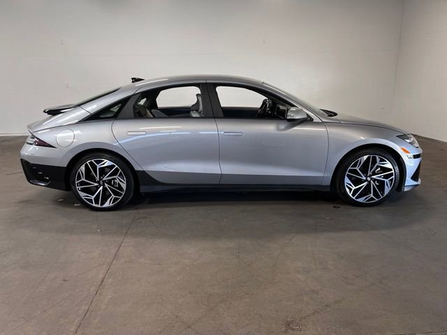 Used 2024 Hyundai Ioniq 6 SEL RWD image 2