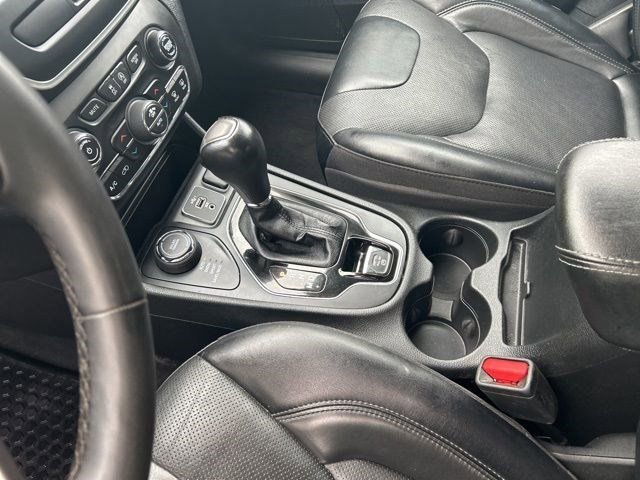 Used 2022 Jeep Cherokee Latitude Lux w/ Sun & Sound Group AWD/4WD image 30