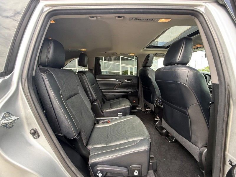 Used 2017 Toyota Highlander Limited w/ Carpet Mat Package AWD/4WD image 12