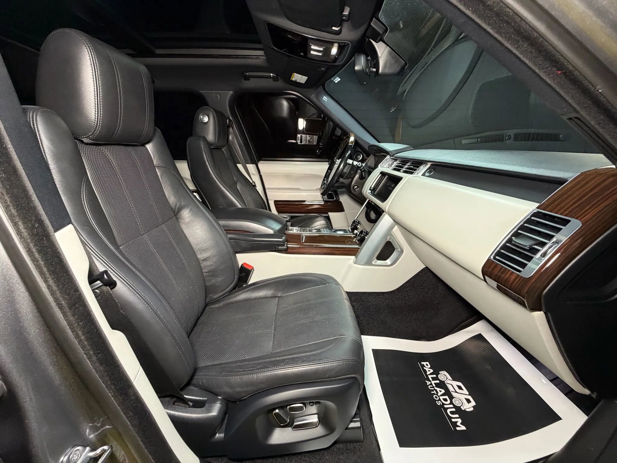 Used 2014 Land Rover Range Rover Supercharged image 55