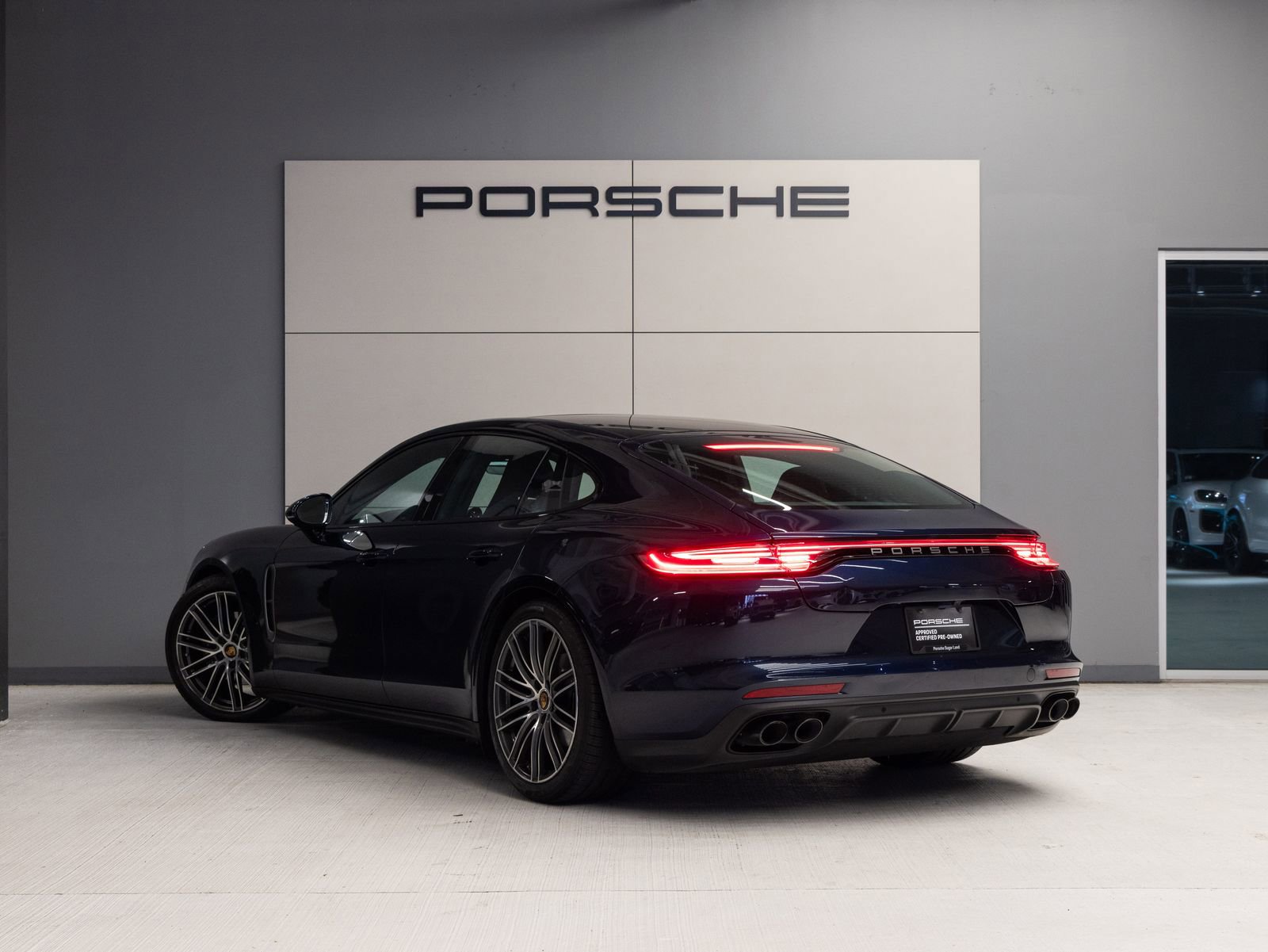 Certified 2023 Porsche Panamera 4 Platinum Edition AWD/4WD image 3