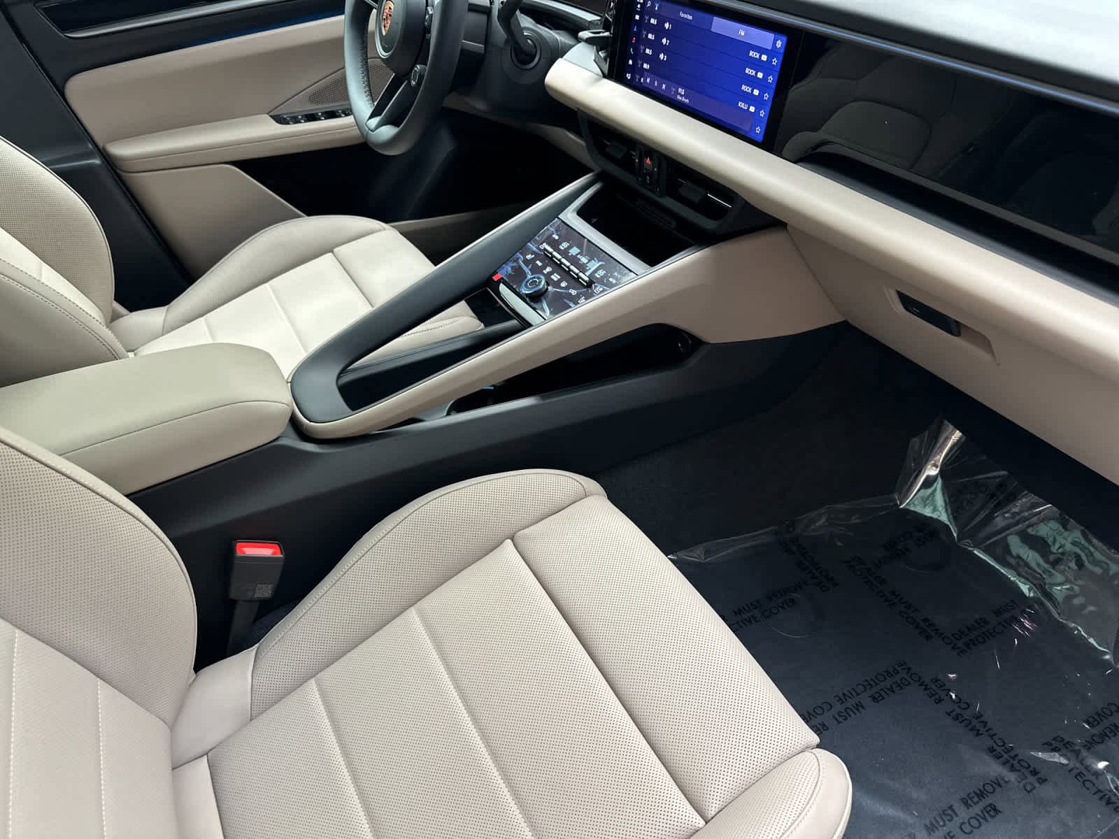 New 2026 Porsche Macan Electric RWD image 17