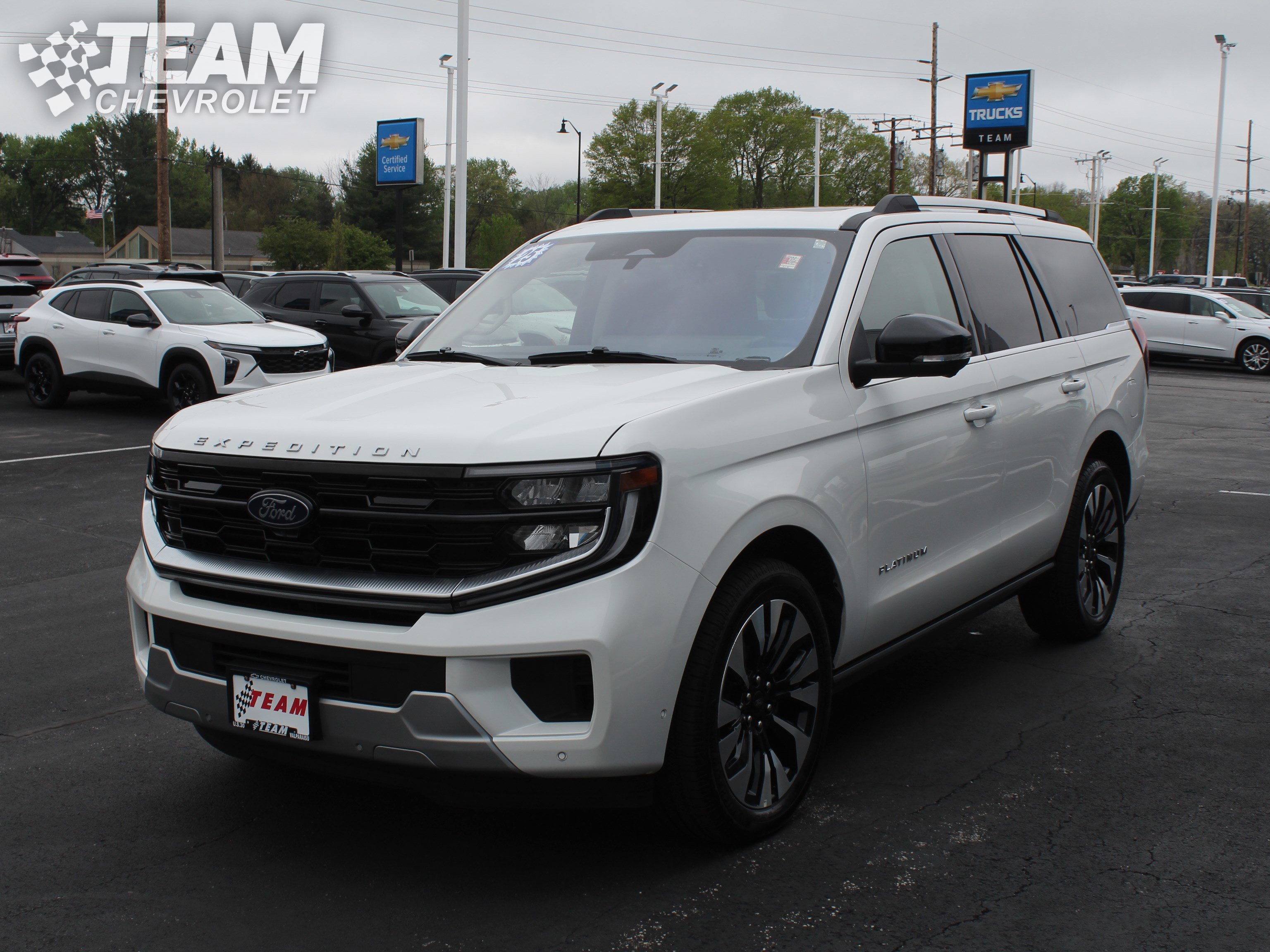 Used 2025 Ford Expedition Platinum w/ Driver's Package AWD/4WD image 8