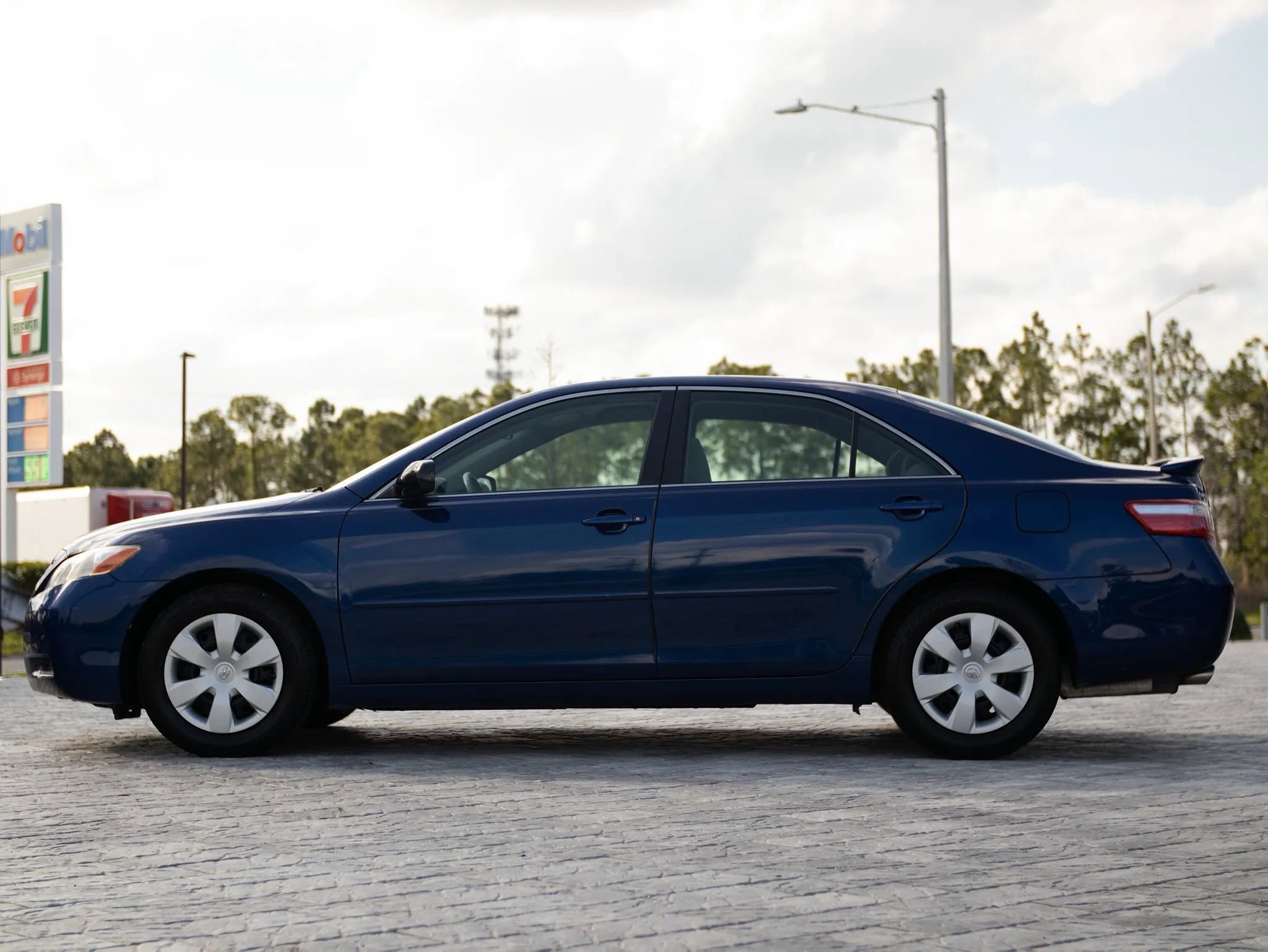 Used 2007 Toyota Camry XLE FWD image 5
