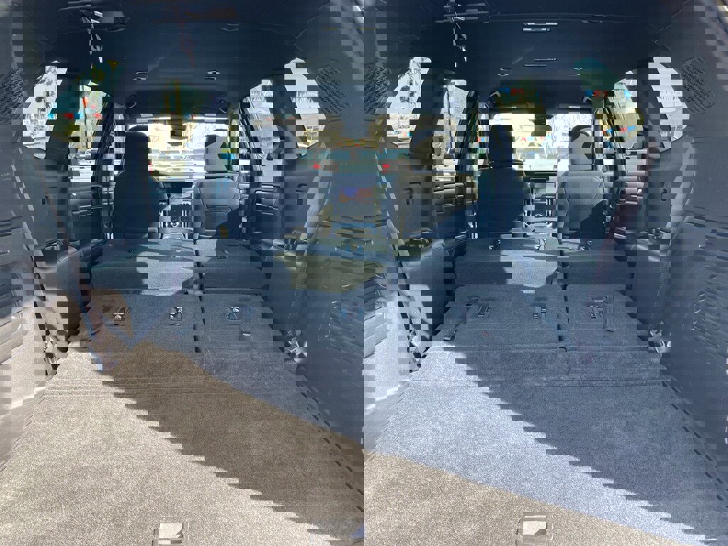 Used 2025 GMC Acadia Elevation image 17