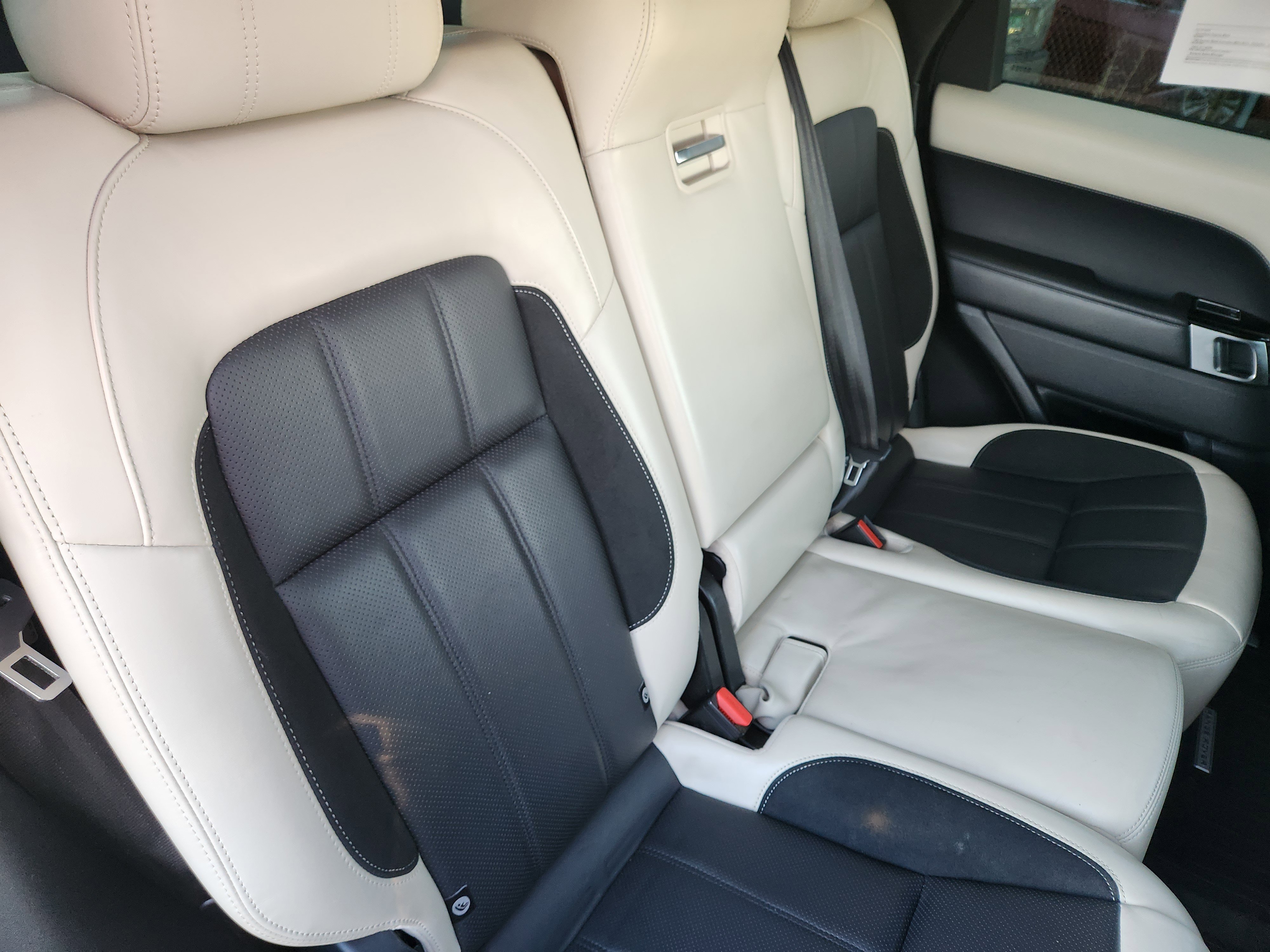 Used 2020 Land Rover Range Rover Sport HST image 24