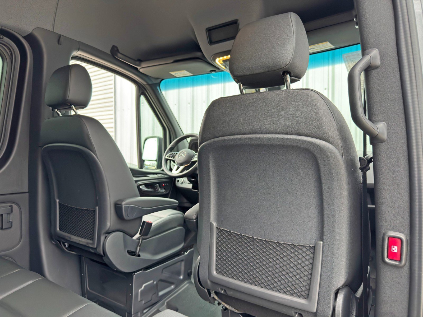Used 2023 Mercedes-Benz Sprinter 2500 image 34