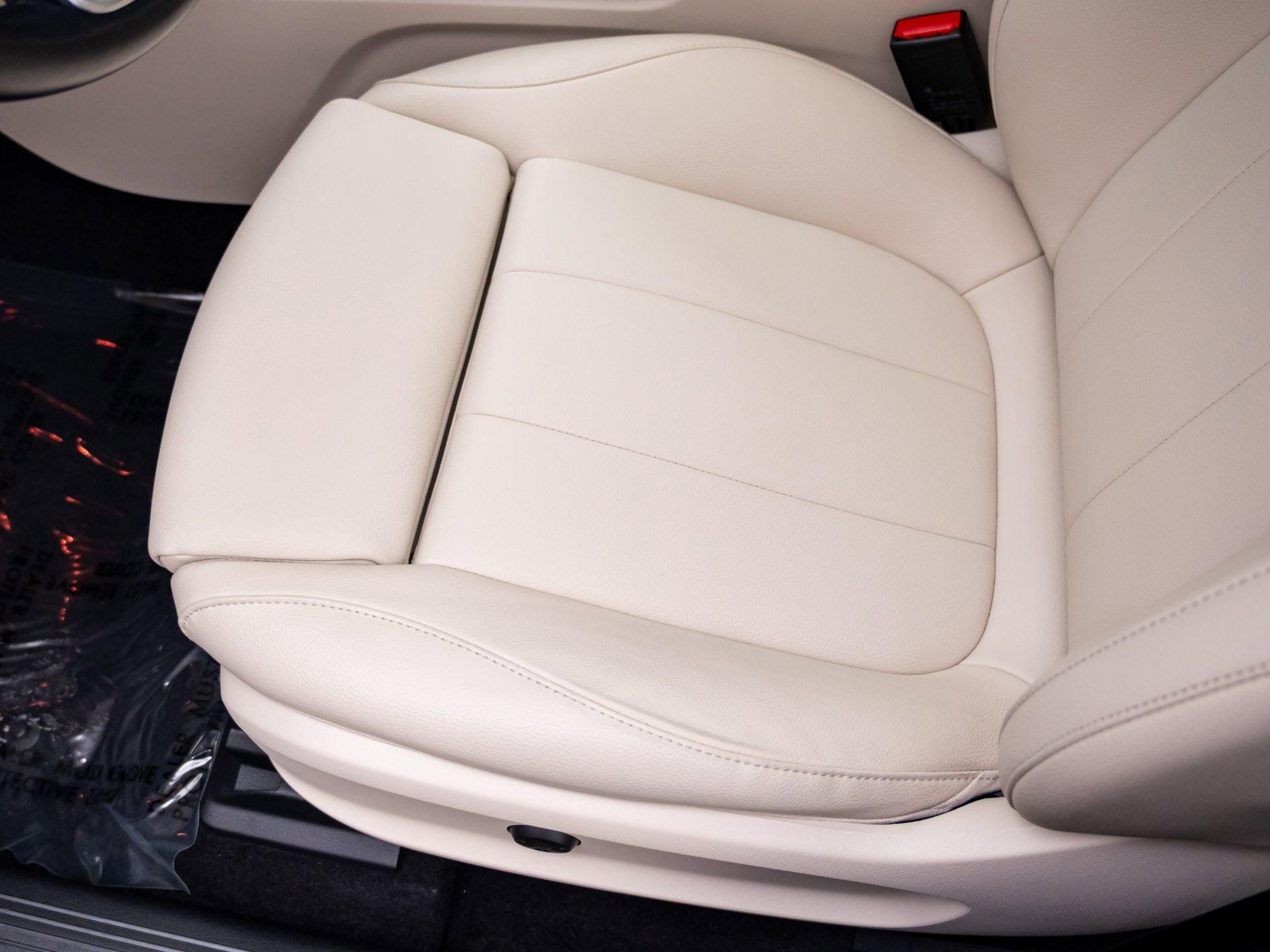 Used 2023 Mercedes-Benz EQB 350 4MATIC SUV image 16