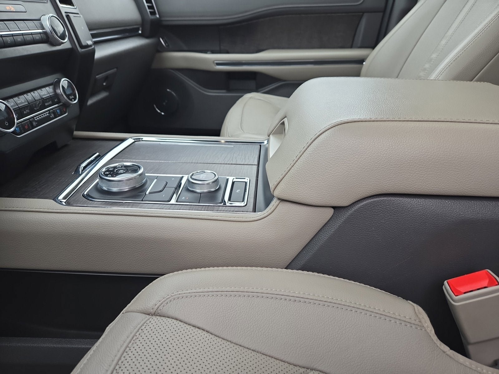 Used 2020 Ford Expedition Limited w/ Equipment Group 301A image 22