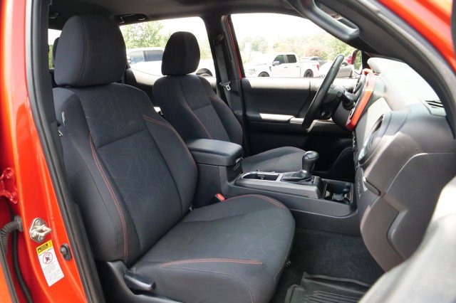 Used 2017 Toyota Tacoma TRD Sport w/ Premium & Technology Package AWD/4WD image 37