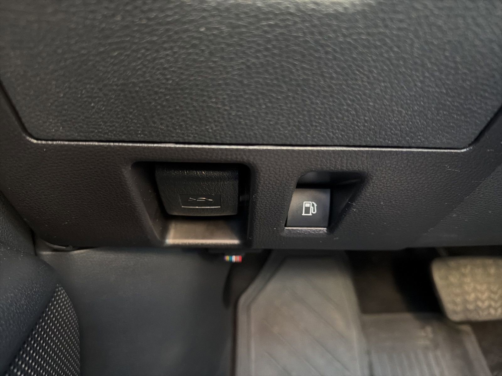 Used 2024 Toyota Highlander LE image 51