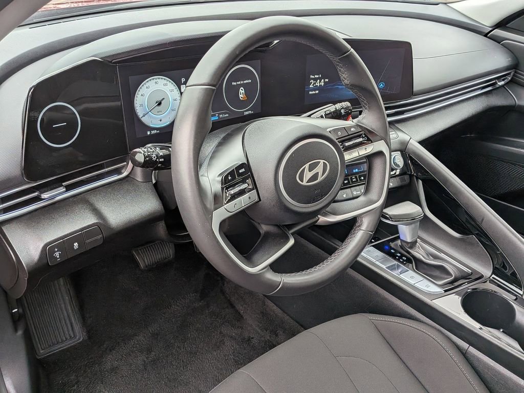 Used 2025 Hyundai Elantra SEL FWD image 9