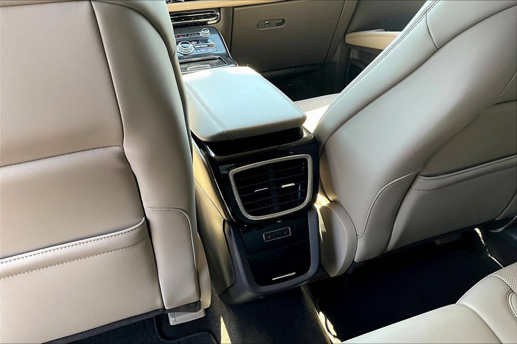 Used 2021 Lincoln Nautilus Reserve FWD image 12