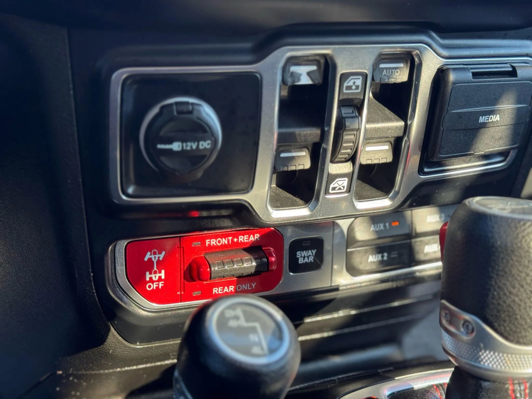 Used 2019 Jeep Wrangler Unlimited Rubicon w/ Cold Weather Group image 34