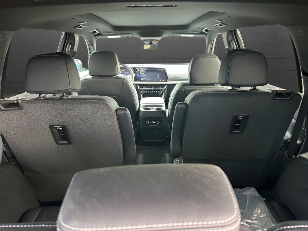 New 2026 Chevrolet Traverse LT image 12