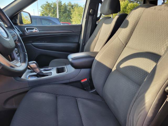 Used 2018 Jeep Grand Cherokee Laredo w/ Security & Convenience Group AWD/4WD image 20