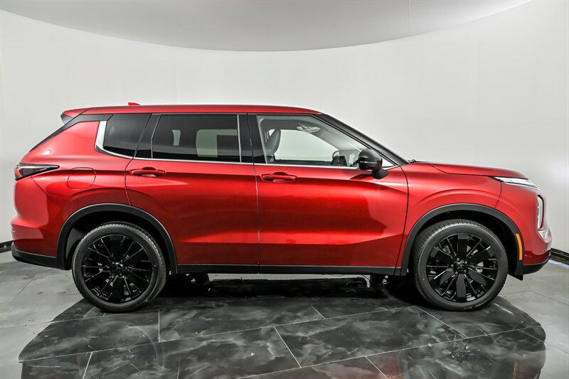New 2026 Mitsubishi Outlander LE FWD image 10