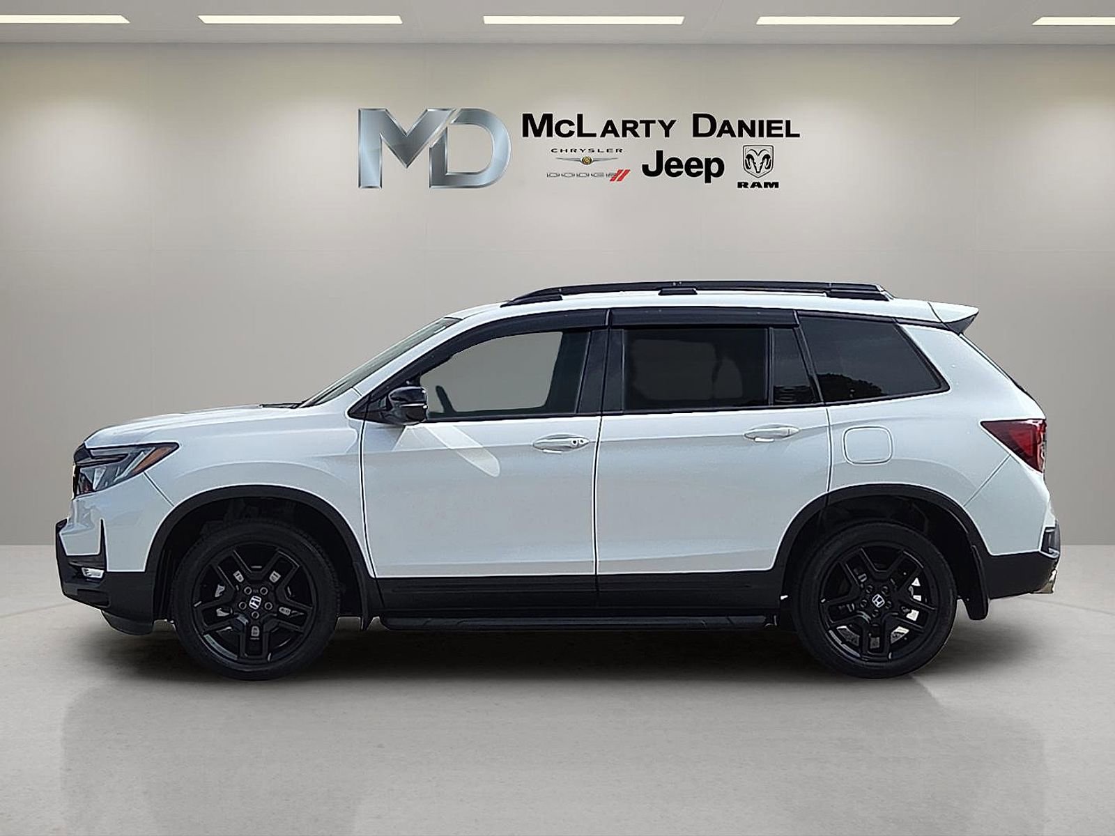 Used 2024 Honda Passport Black Edition image 3