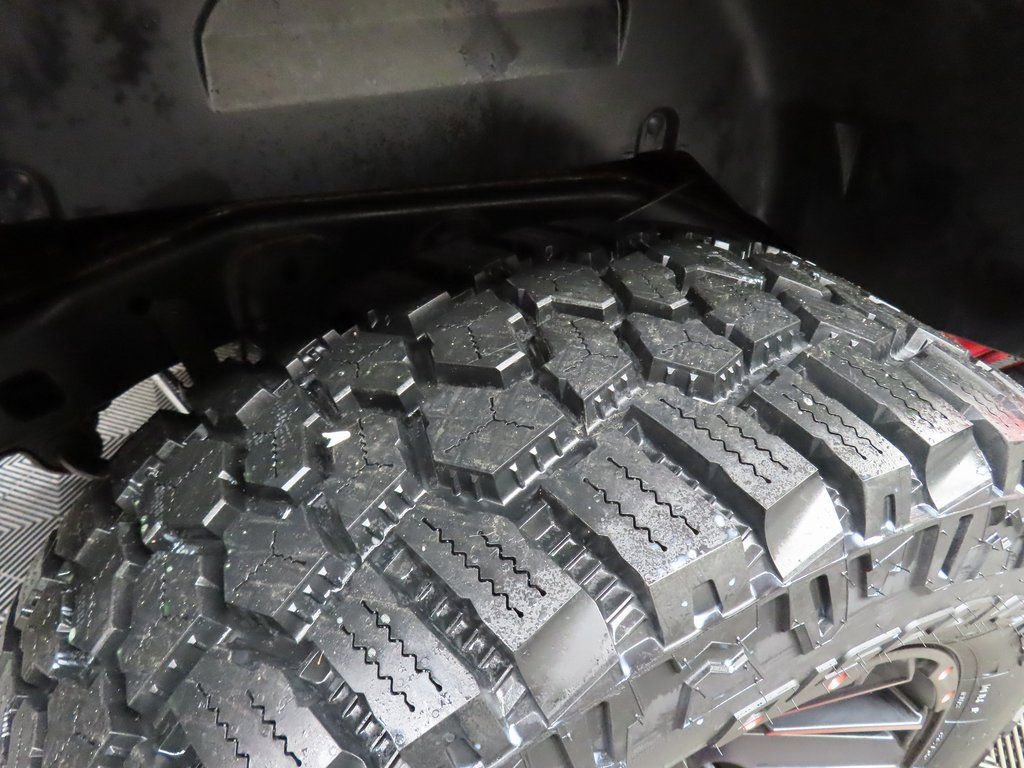 Used 2017 Jeep Wrangler Unlimited Sahara w/ Connectivity Group image 30