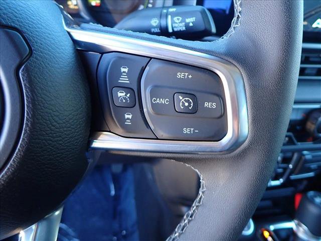 Used 2025 Jeep Wrangler Sahara image 15