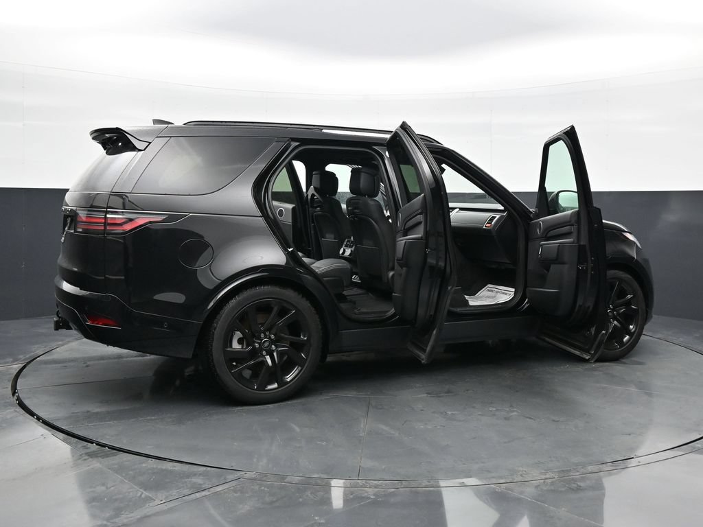 Used 2024 Land Rover Discovery Dynamic SE AWD/4WD image 40