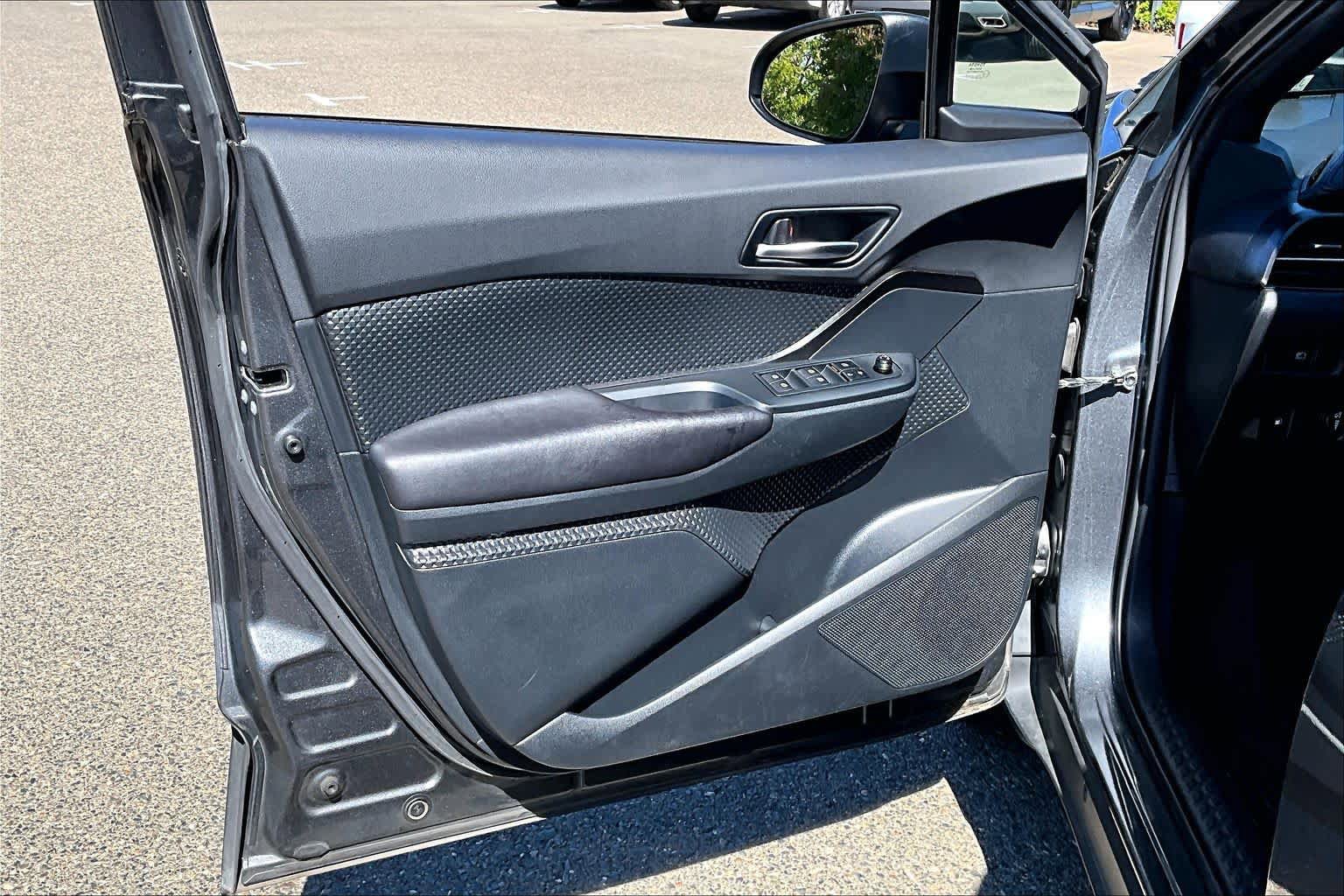 Used 2018 Toyota C-HR XLE FWD image 21