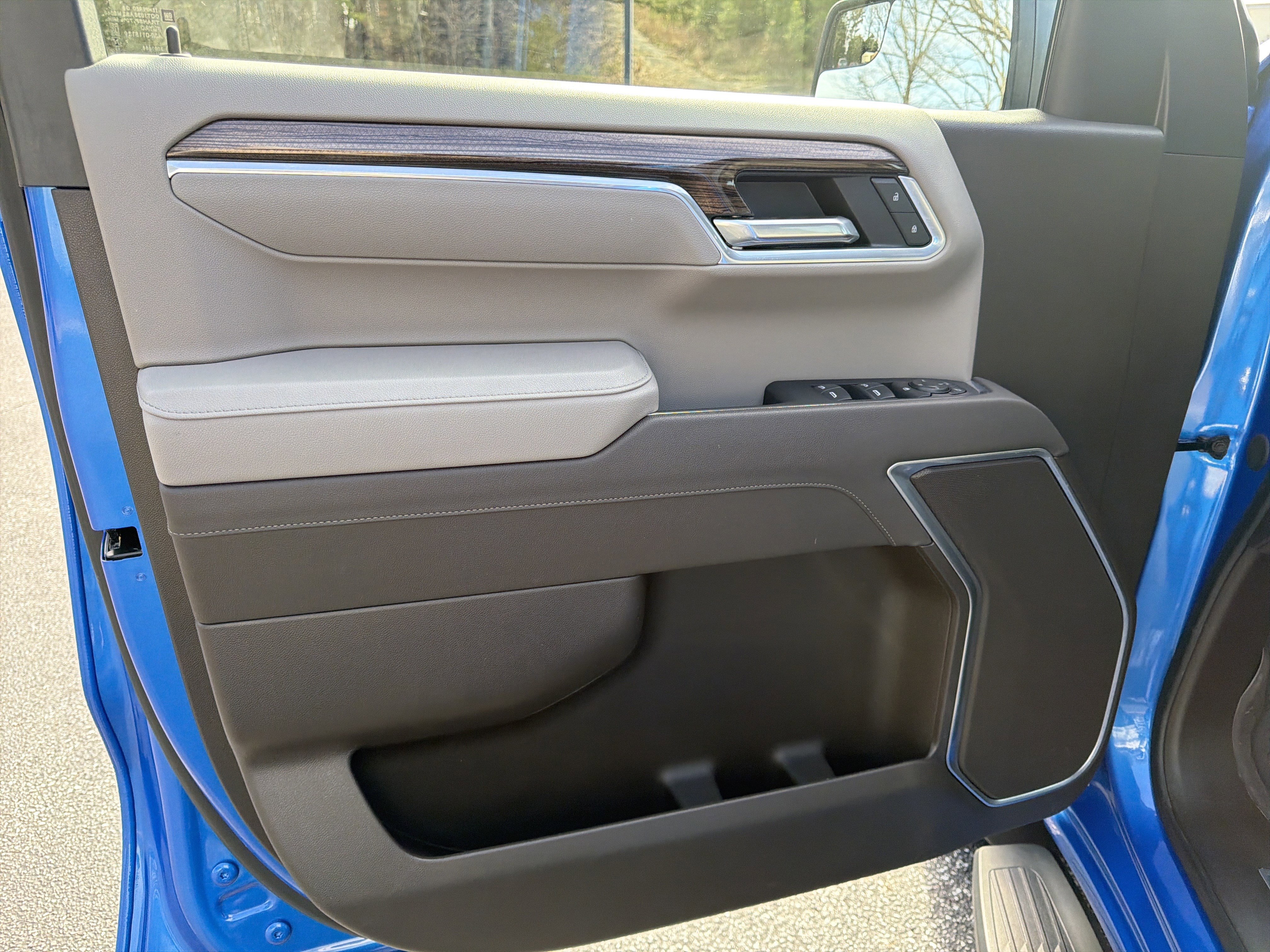 Used 2025 Chevrolet Silverado 1500 LT w/ Leather Package image 10