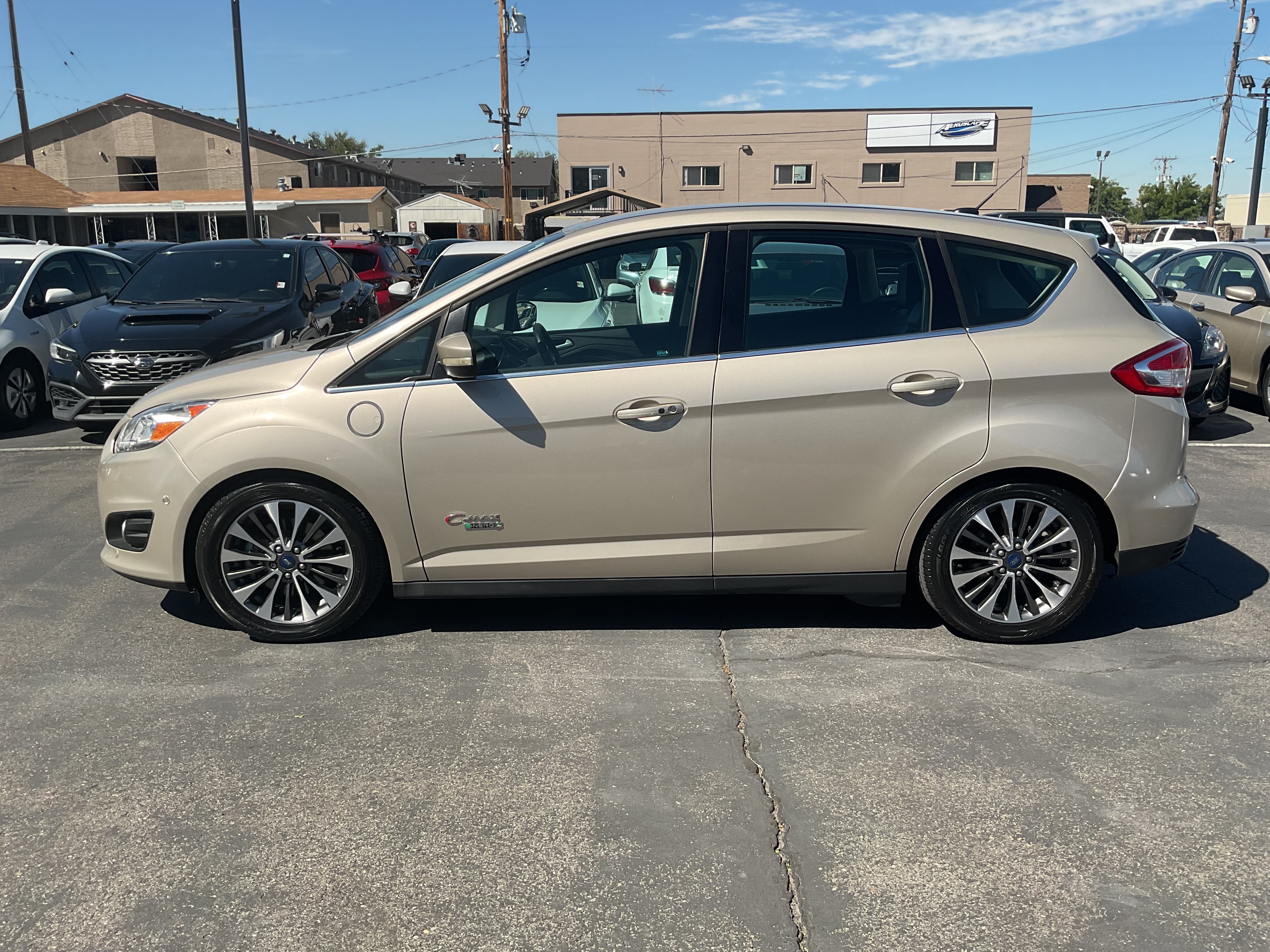 Used 2017 Ford C-MAX Energi Titanium w/ Equipment Group 501A FWD image 4