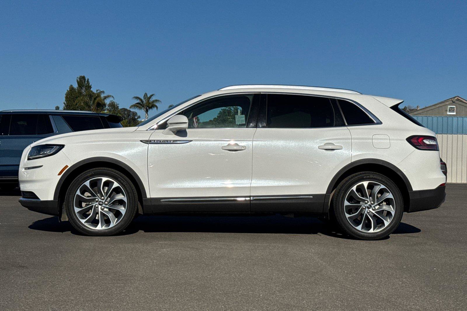 Used 2023 Lincoln Nautilus Reserve w/ Luxury Package image 9
