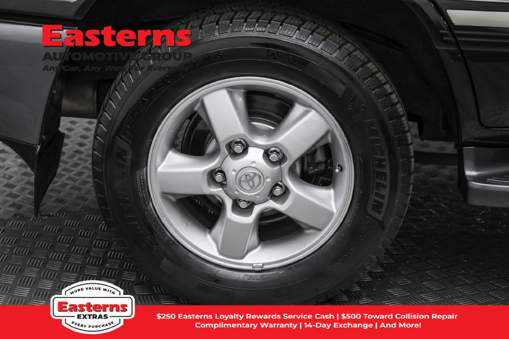 Used 2005 Toyota Land Cruiser w/ Convenience Pkg AWD/4WD image 34