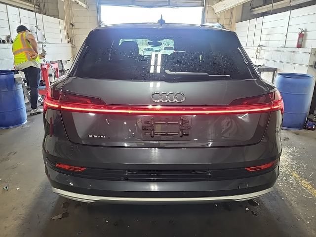 Used 2019 Audi e-tron Prestige w/ Prestige Package AWD/4WD image 4