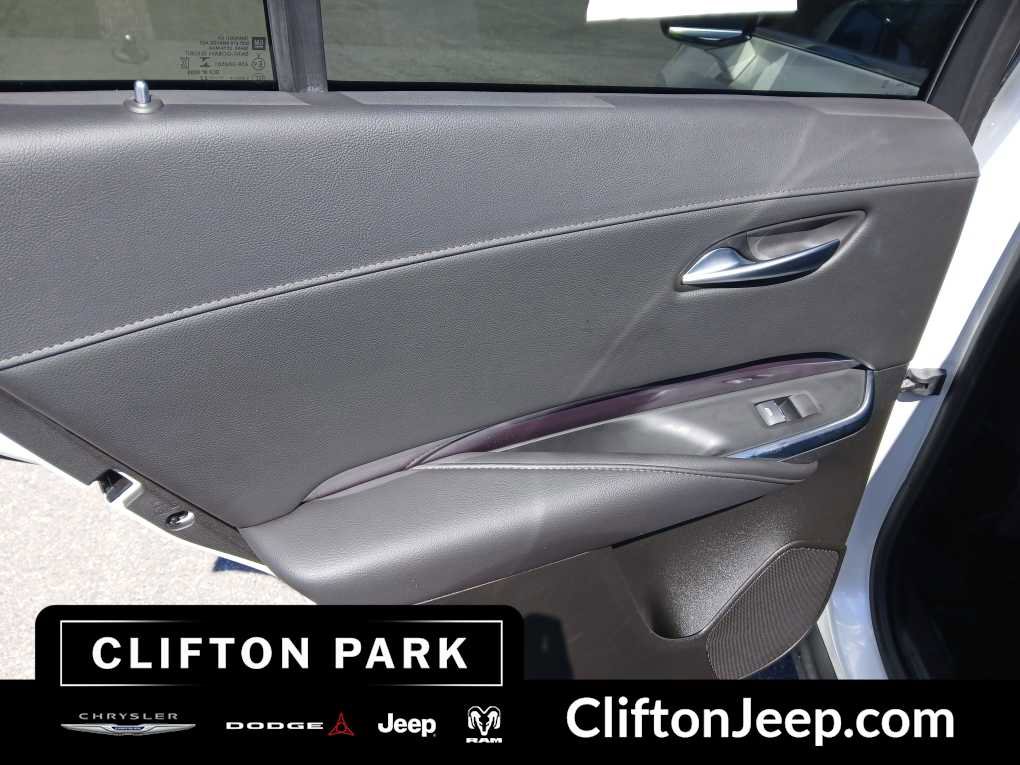 Used 2022 Cadillac XT4 Luxury w/ Cold Weather Package image 12