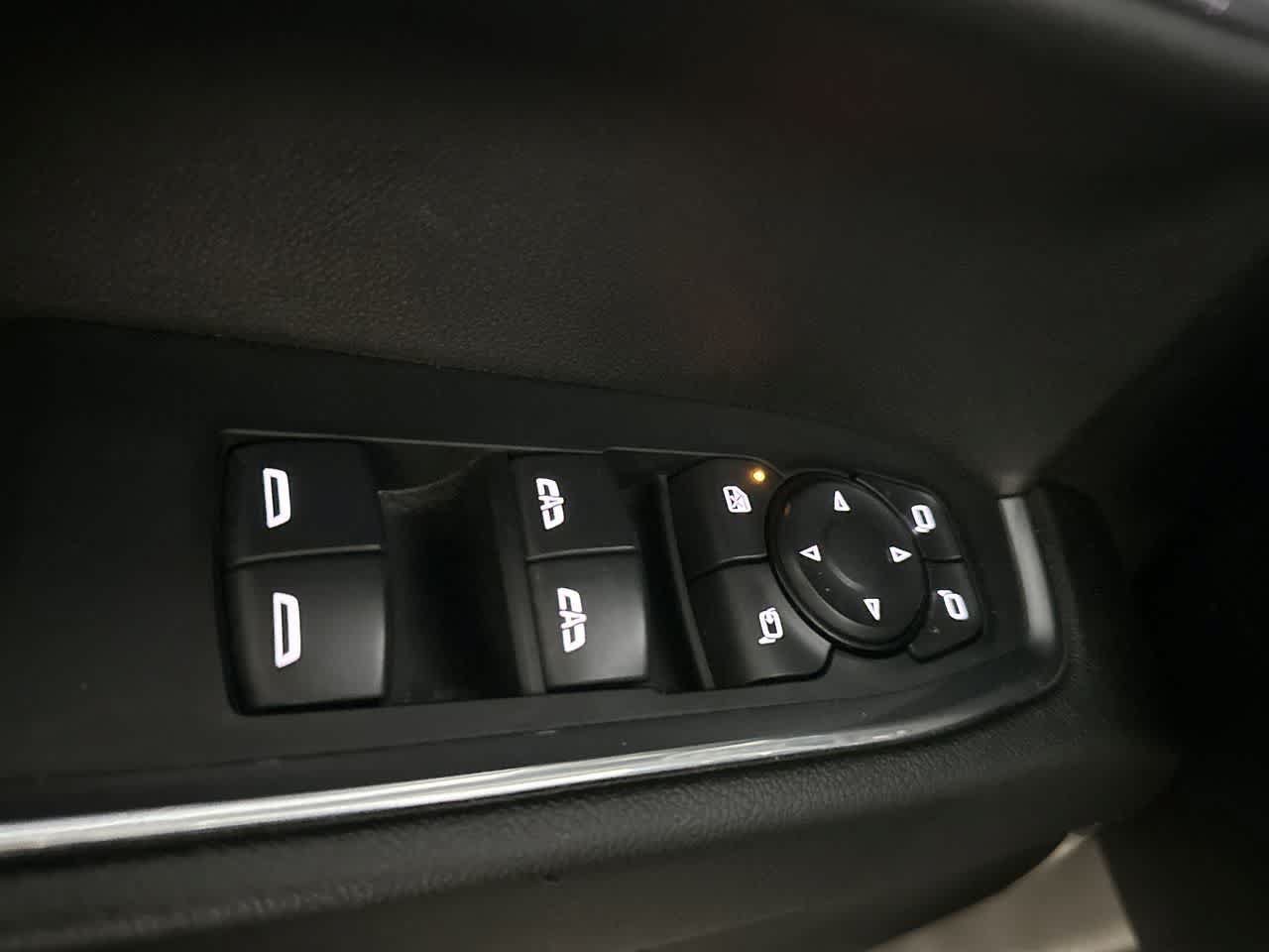 Used 2025 GMC Sierra 1500 SLT AWD/4WD image 17