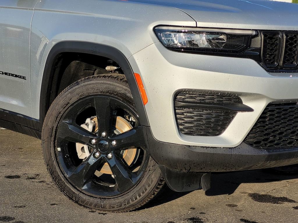 New 2025 Jeep Grand Cherokee Altitude RWD image 9