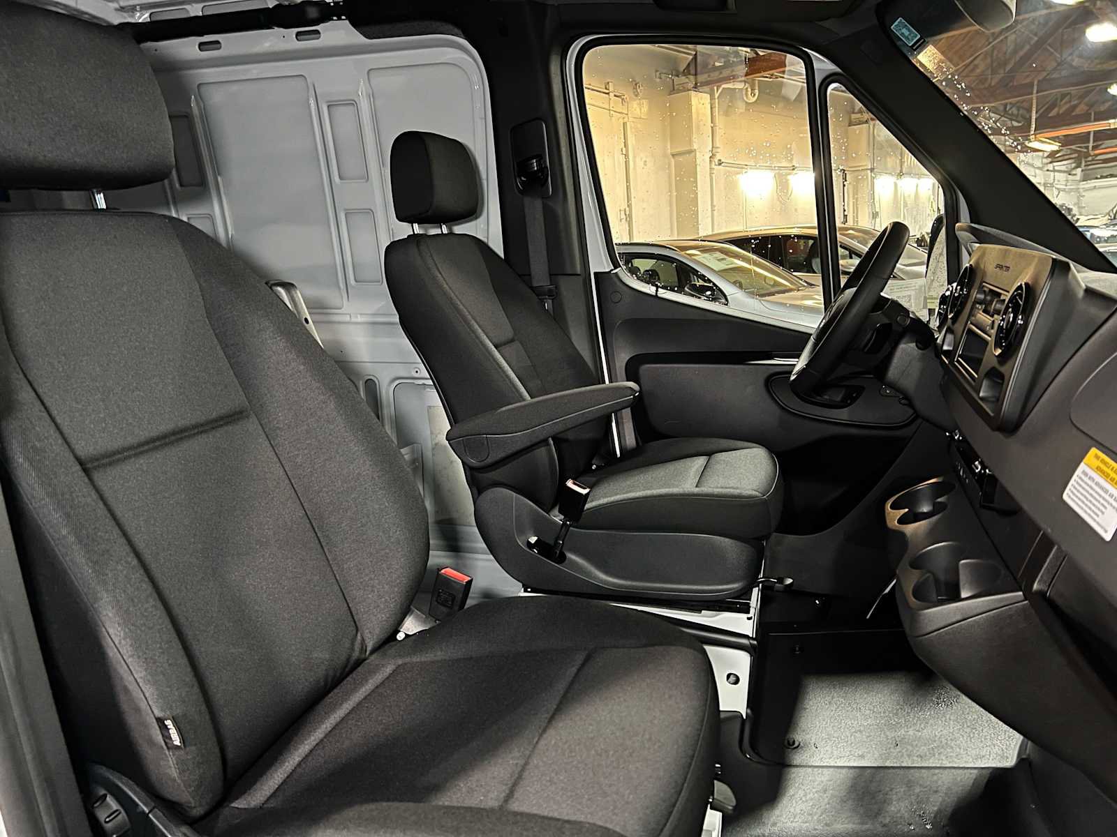 Used 2025 Mercedes-Benz Sprinter 2500 image 12