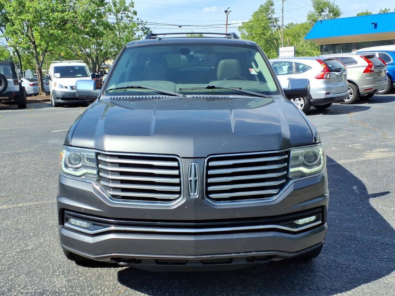 Used 2015 Lincoln Navigator 4WD image 10
