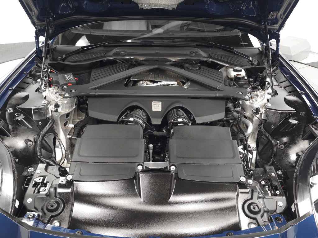 Used 2025 Aston Martin V8 Vantage Coupe RWD image 36