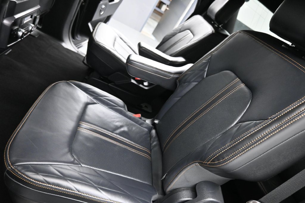 Used 2024 Ford Expedition Platinum AWD/4WD image 30