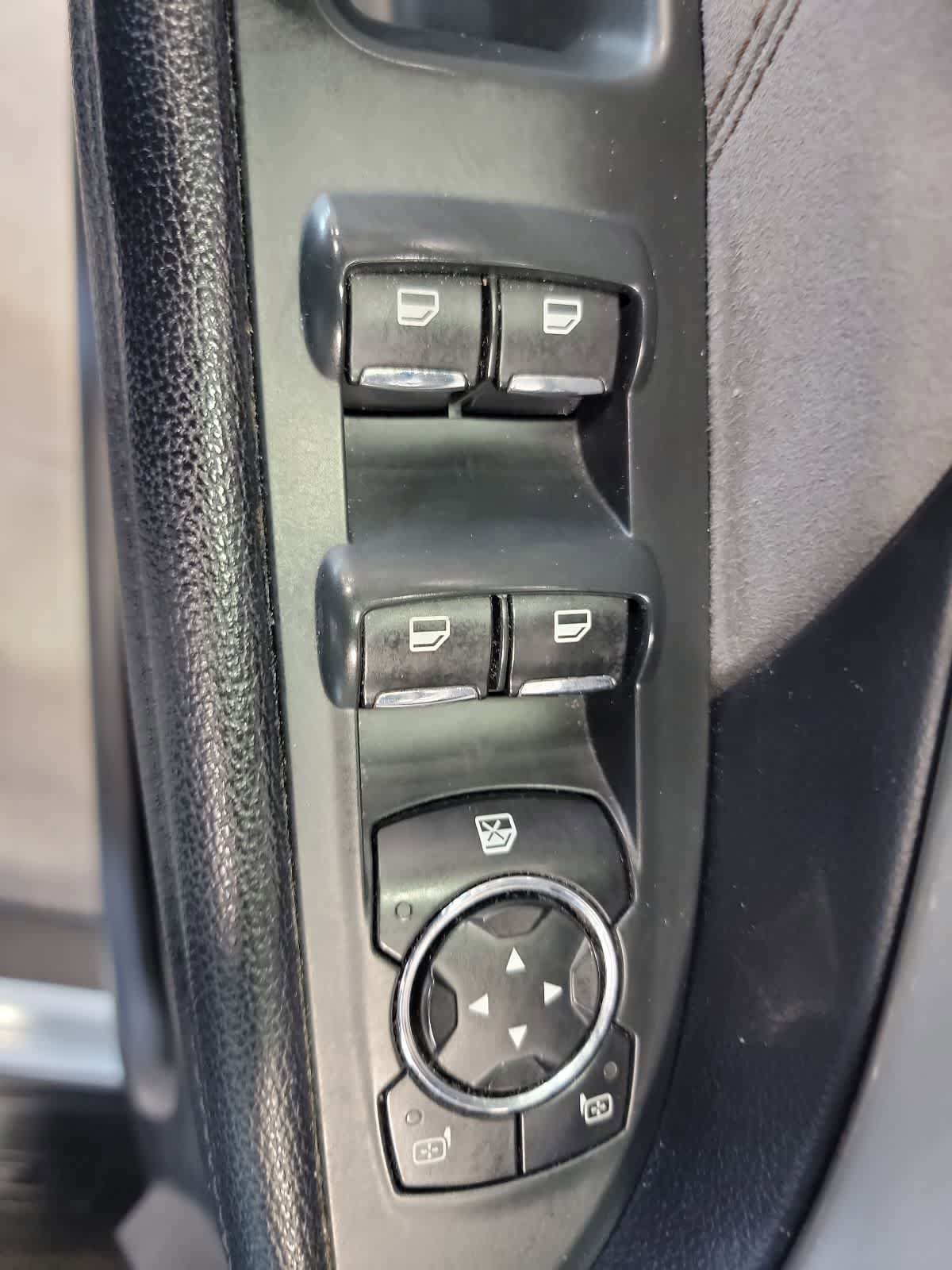 Used 2017 Ford Explorer XLT w/ Equipment Group 202A AWD/4WD image 12