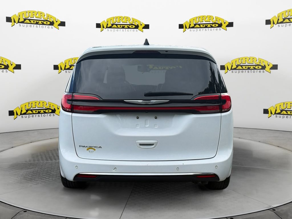 Used 2025 Chrysler Pacifica Select FWD image 4