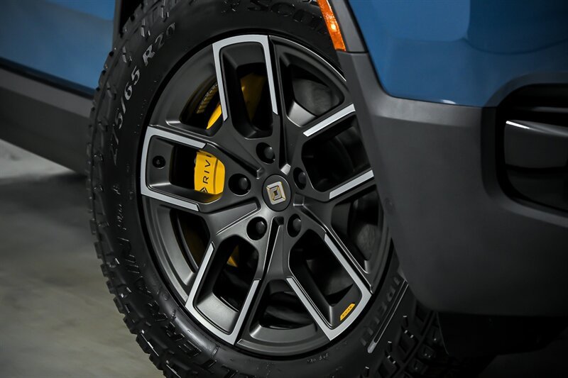 Used 2025 Rivian R1T Premium AWD/4WD image 4