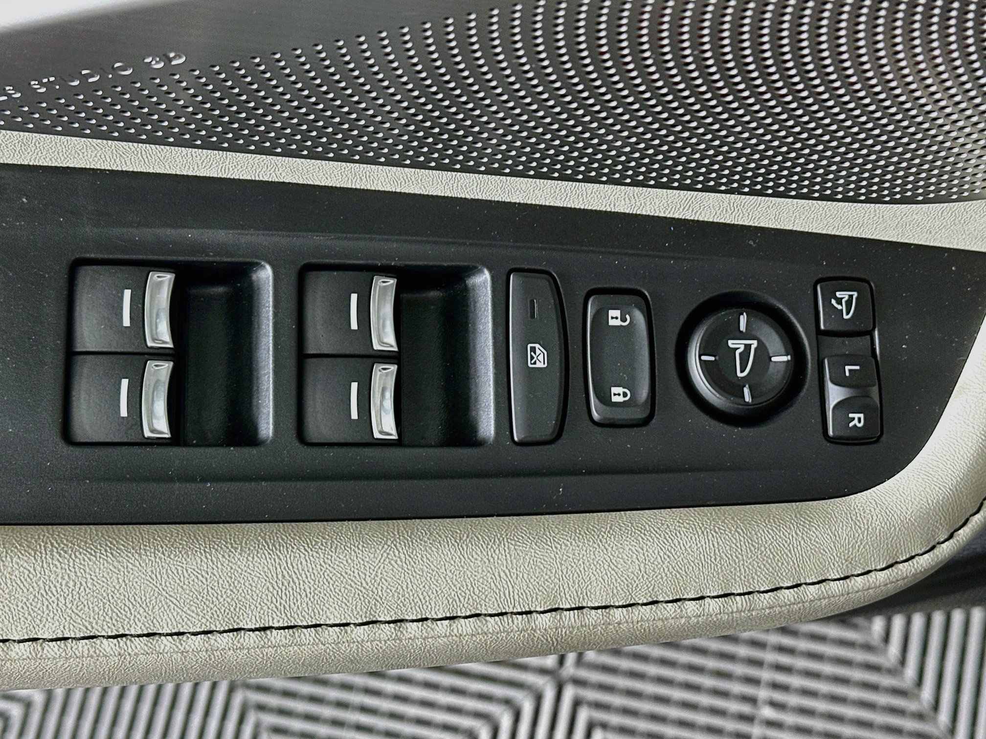 Used 2025 Acura RDX w/ Advance Package AWD/4WD image 15
