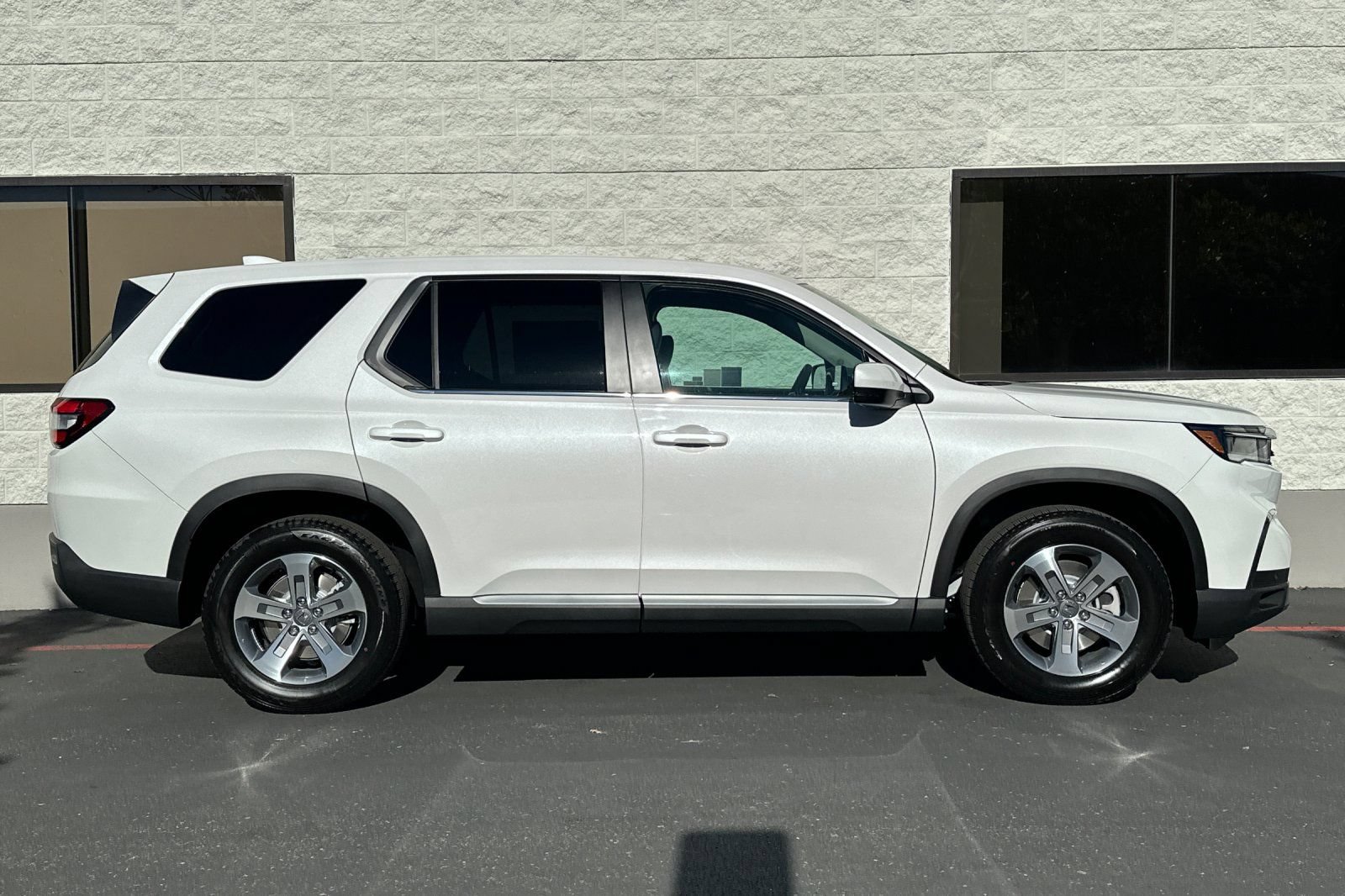 New 2025 Honda Pilot EX-L image 2