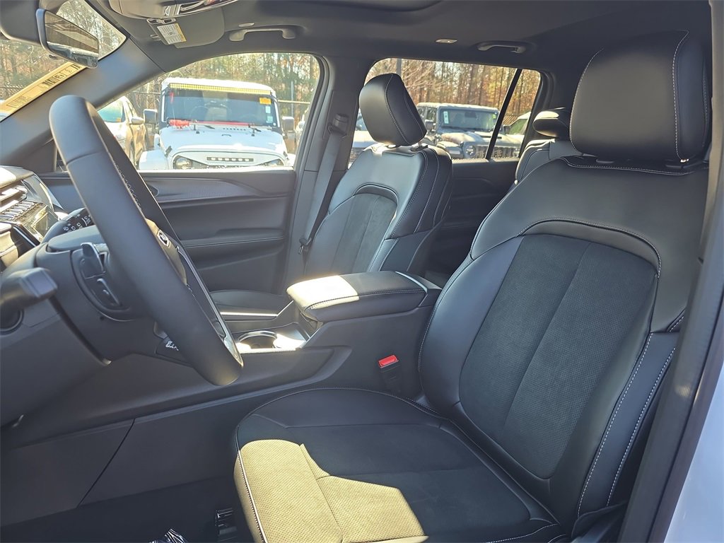 New 2025 Jeep Grand Cherokee L Altitude image 16