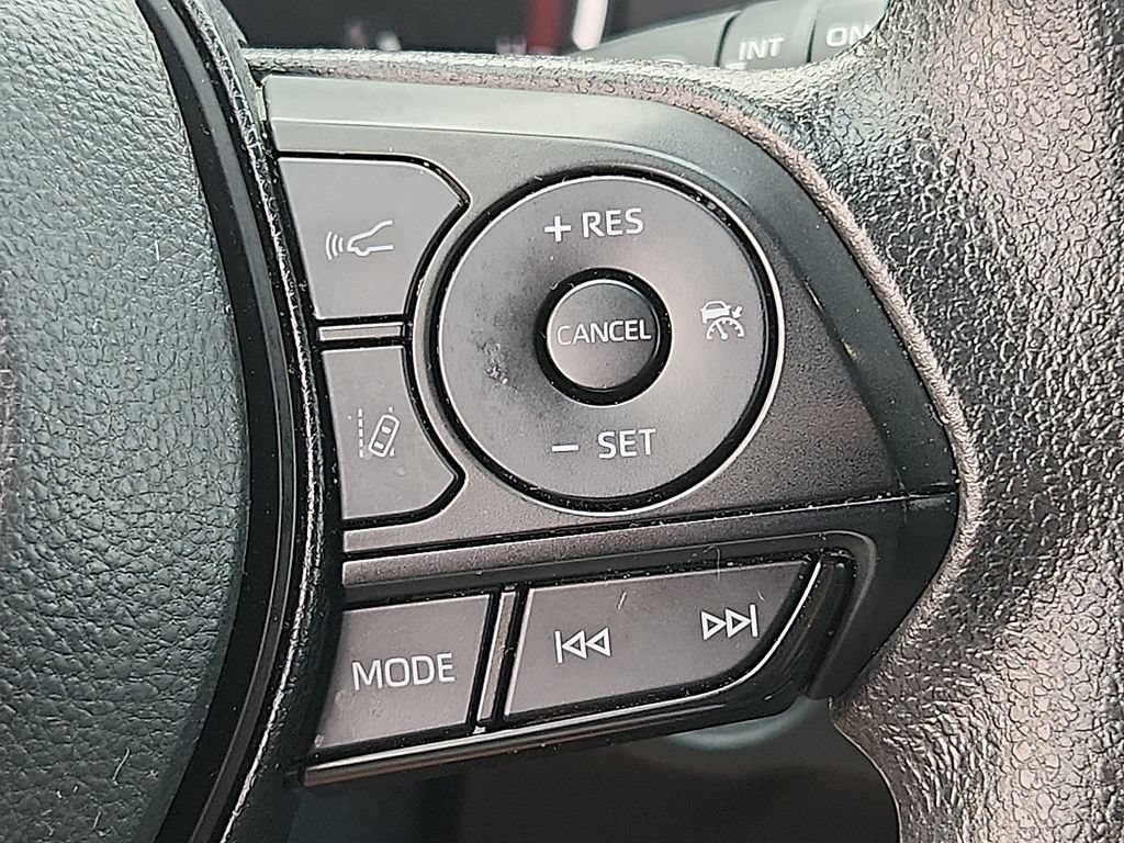 Used 2025 Toyota RAV4 XLE AWD/4WD image 21