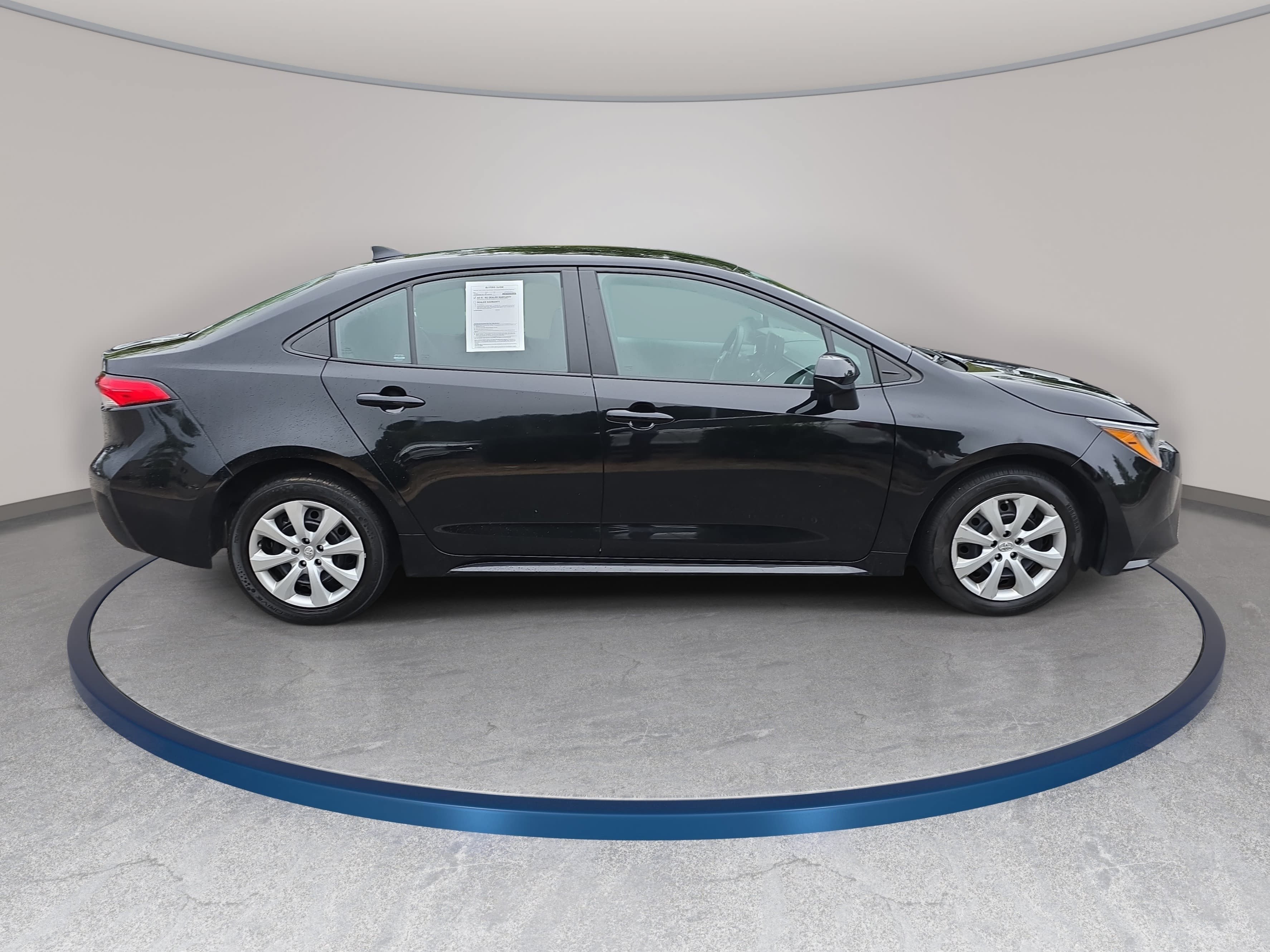 Used 2025 Toyota Corolla LE FWD image 4